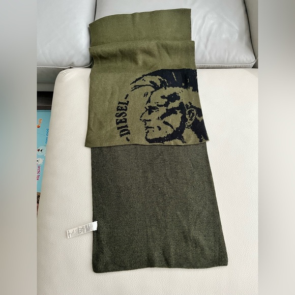 NWOT - Diesel Unisex Long Scarf - Picture 3 of 4